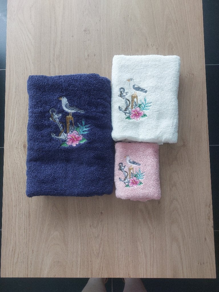 Ensemble de 3 serviettes brodées avec une mouette., Neuf, Autres marques, Enlèvement ou Envoi, Autres couleurs
