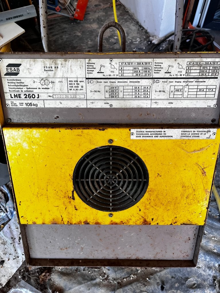 Poste à souder professionnel ESAB LHE 260 J  TRI 220/380, Enlèvement, Utilisé, 250 ampères, Électrodes