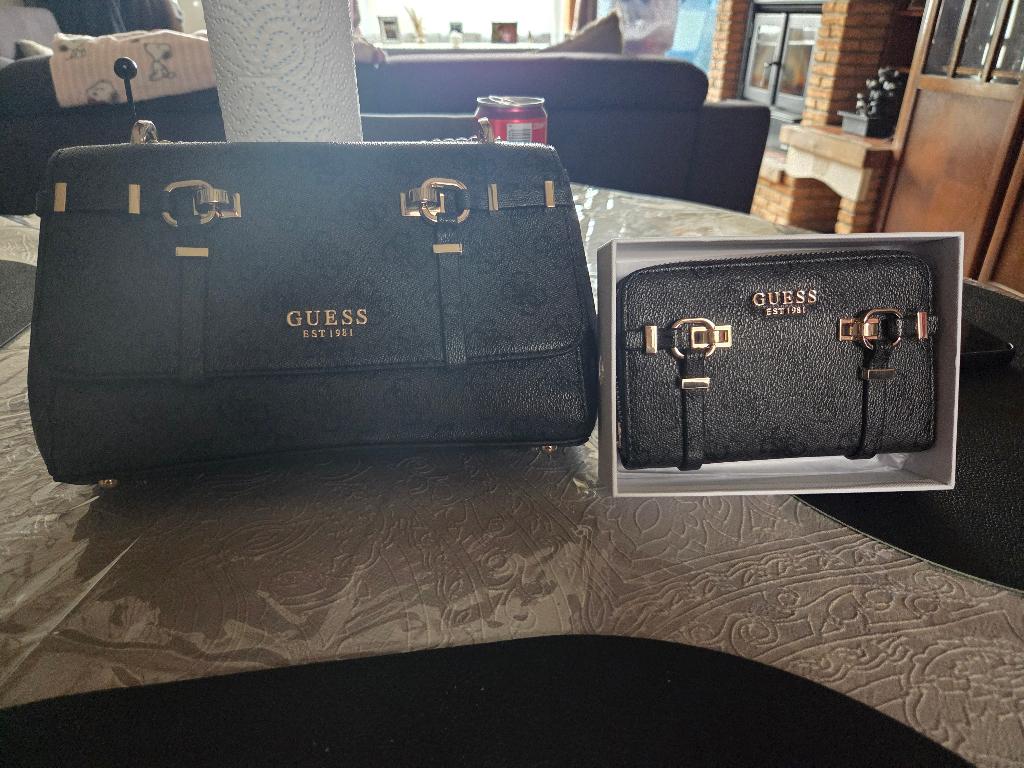 Sac à main Guess + portefeuille, Bijoux, Sacs & Beauté, Enlèvement, Comme neuf, Noir, Sac à main