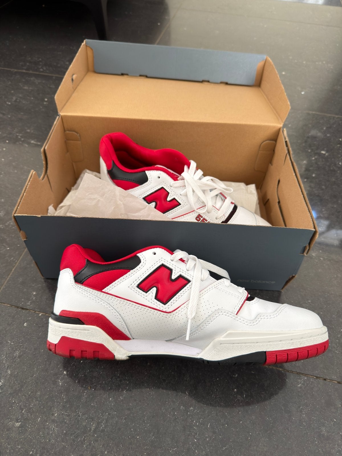 New Balance 550 White Red, Ophalen, Zo goed als nieuw, Sneakers