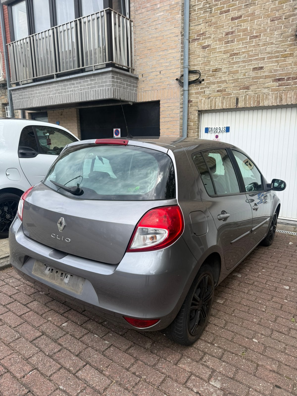 Clio 1.2 16v, Autos, Achat, Boîte manuelle, Autres couleurs, Noir