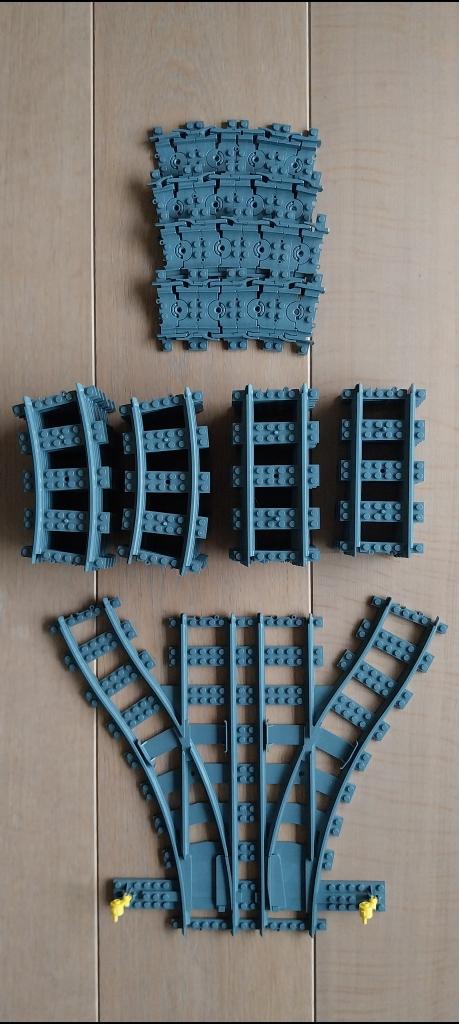 Lego trein rails: 16 bochten, 12 recht, 16 flex en 2 wissels, Kinderen en Baby's, Speelgoed | Duplo en Lego, Ophalen of Verzenden