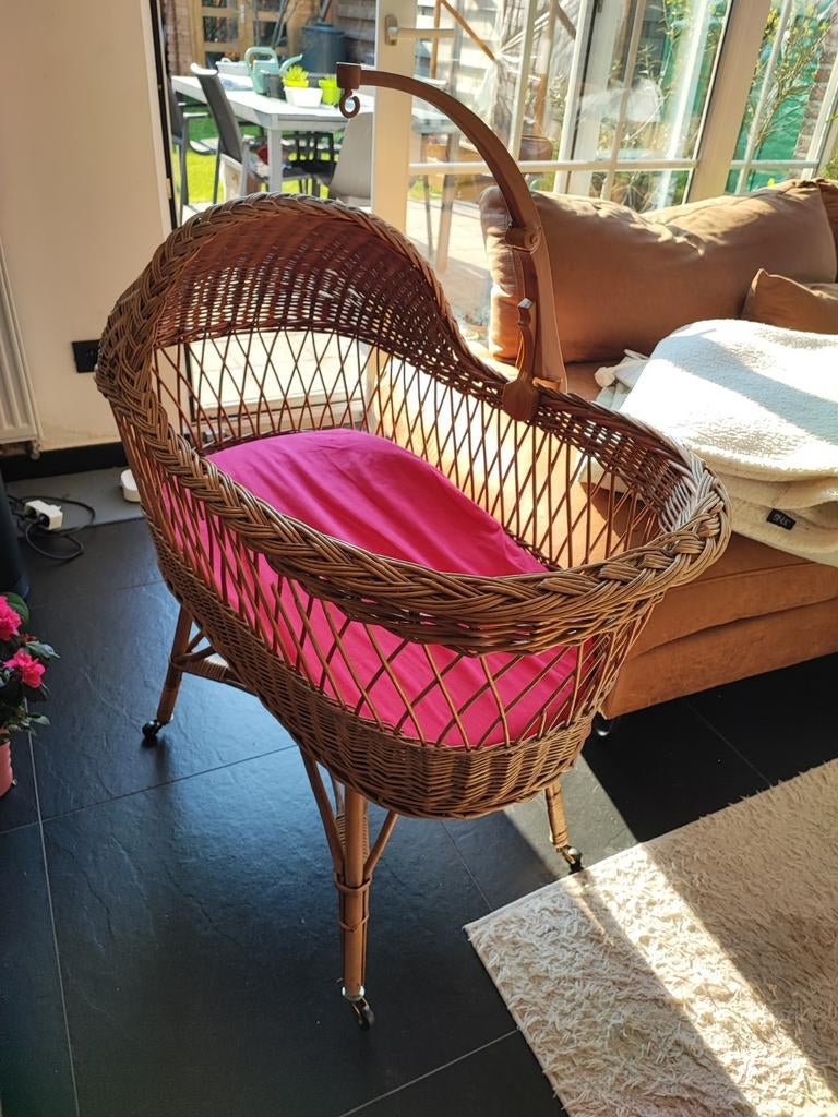 Rotan wiegje met wielen, Kinderen en Baby's, Babywiegjes en Ledikanten, Ophalen