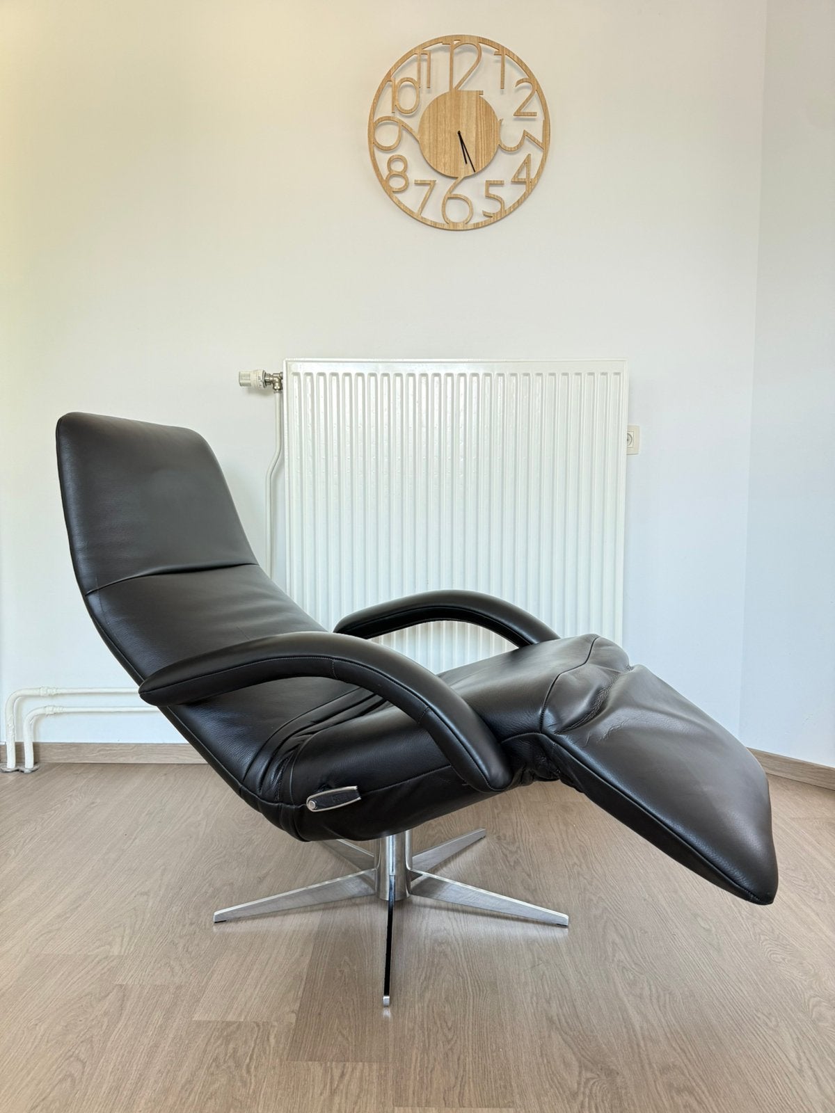 Design Fauteuil JORI - Zwart - Yoga - Zeer goede staat, Huis en Inrichting, Ophalen, Natuzzi Durlet De Sede Prominent Knoll Vitra Eames