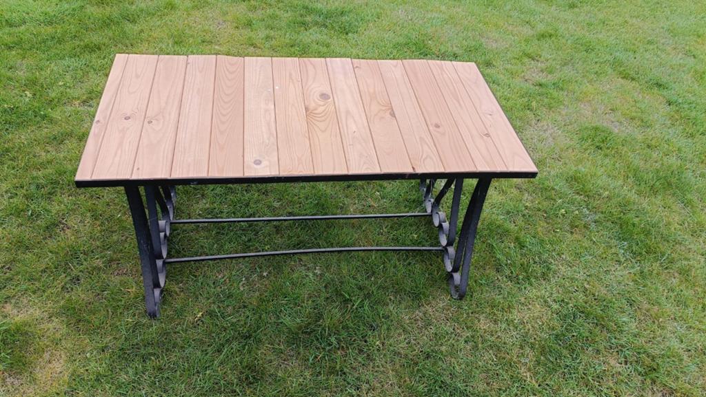 Salontafeltje voor buiten, Ophalen