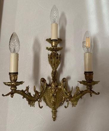 Deux appliques en bronze doré de style Louis XVI, Enlèvement, Bronze