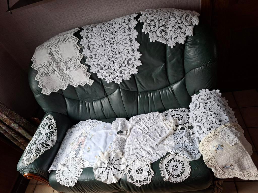 collection de différentes robes en dentelle vintage, Enlèvement