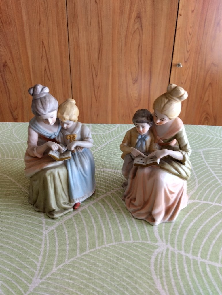 Twee beelden in biscuit, Ophalen, Zo goed als nieuw