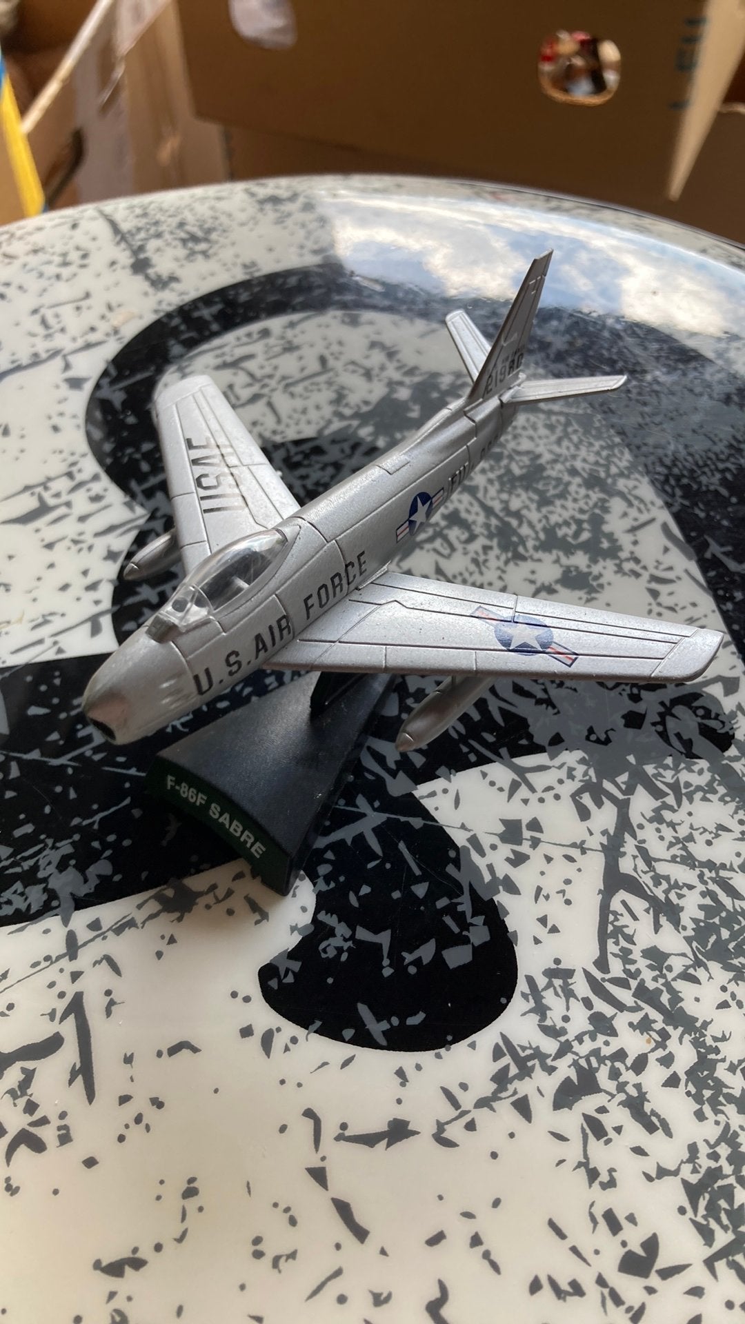 North American F-86F Sabre Straaljager Model met Standaard, Enlèvement ou Envoi, Comme neuf