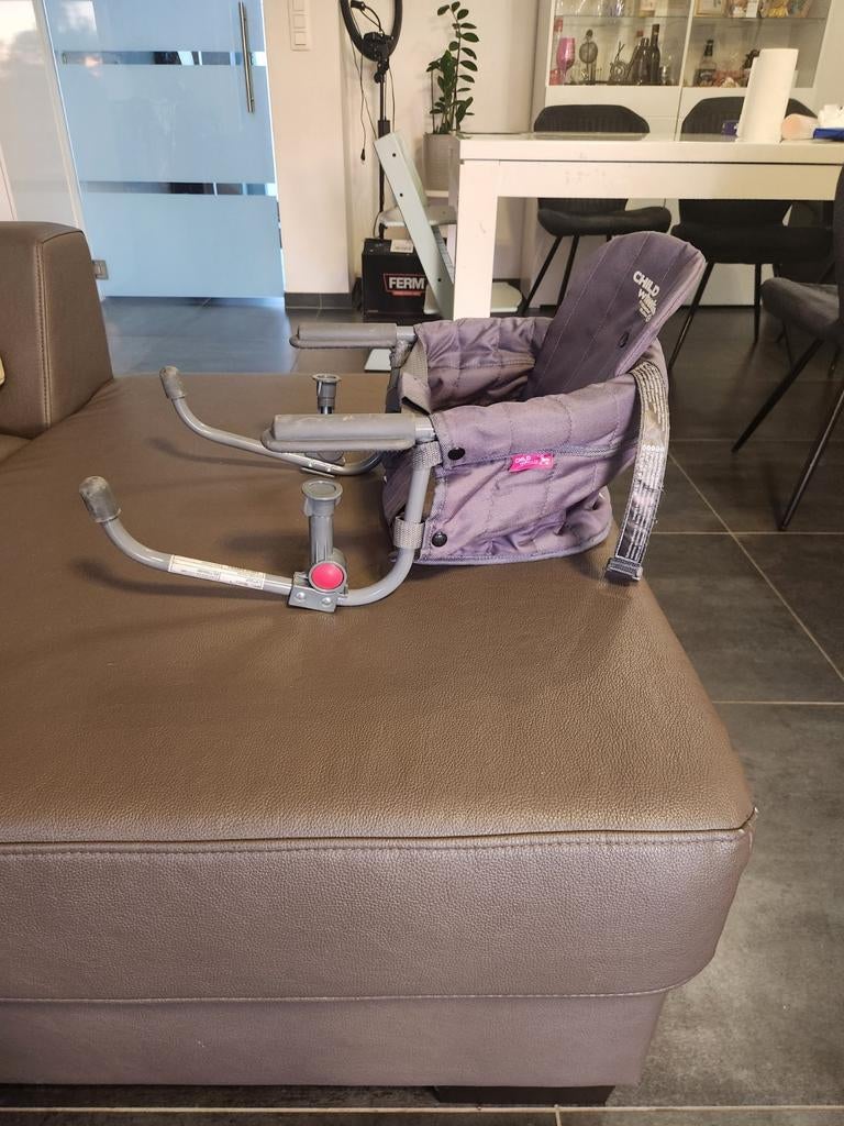 Chaise suspendue table, Enlèvement