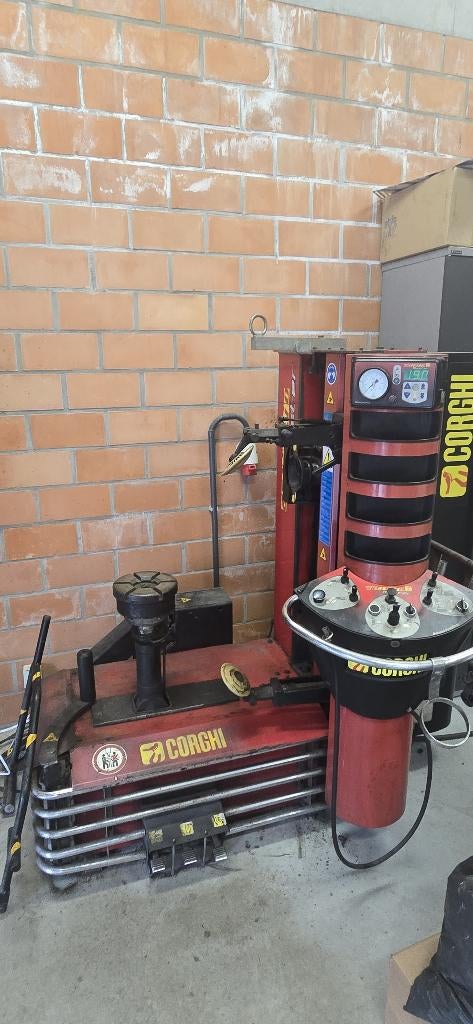 corghi master bandenmachine + corghi EM7370 balanceermachine, Autos : Divers, Outils de voiture, Enlèvement, Utilisé
