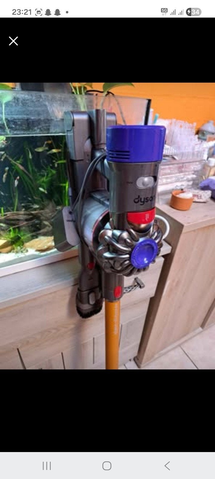 dyson v8 absolute complet avec support mural etc, Elektronische apparatuur, Refurbished, Dyson, Reservoir, Inclusief accessoires