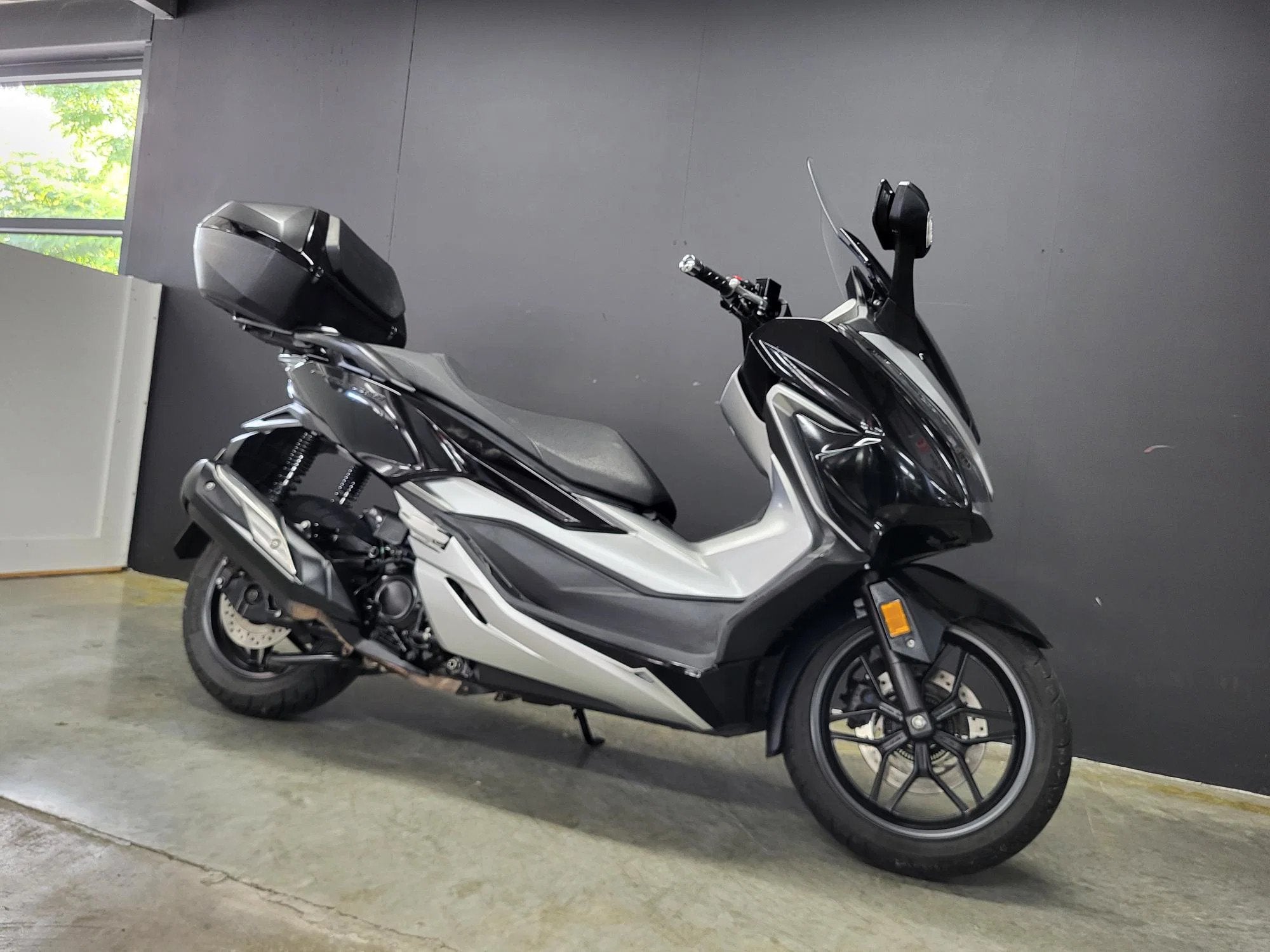 Honda Forza 300 stijlvol en praktisch onderweg (A2), Motoren, 300 cc, Overig, Automaat, 12 t/m 35 kW