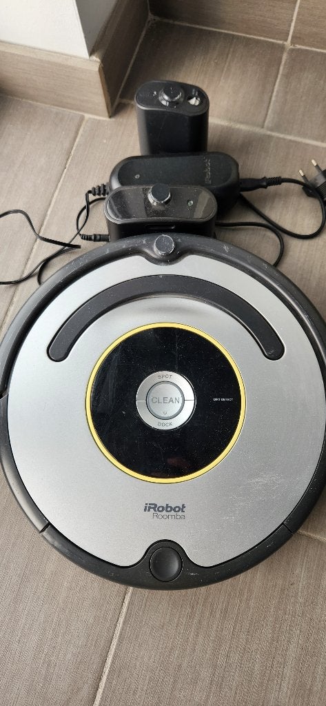 Aspirateur iRobot robot Roomba 630, Electroménager, Aspirateurs, IRobot, Convient aux sols durs, Réservoir, Enlèvement