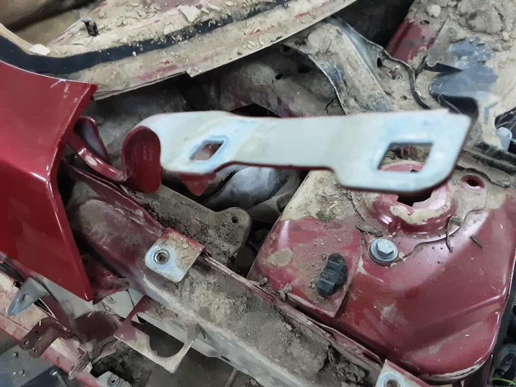 CHARNIERE DE CAPOT DROIT 308 (L3 / L8 / LB / LH / LP), Utilisé, Peugeot