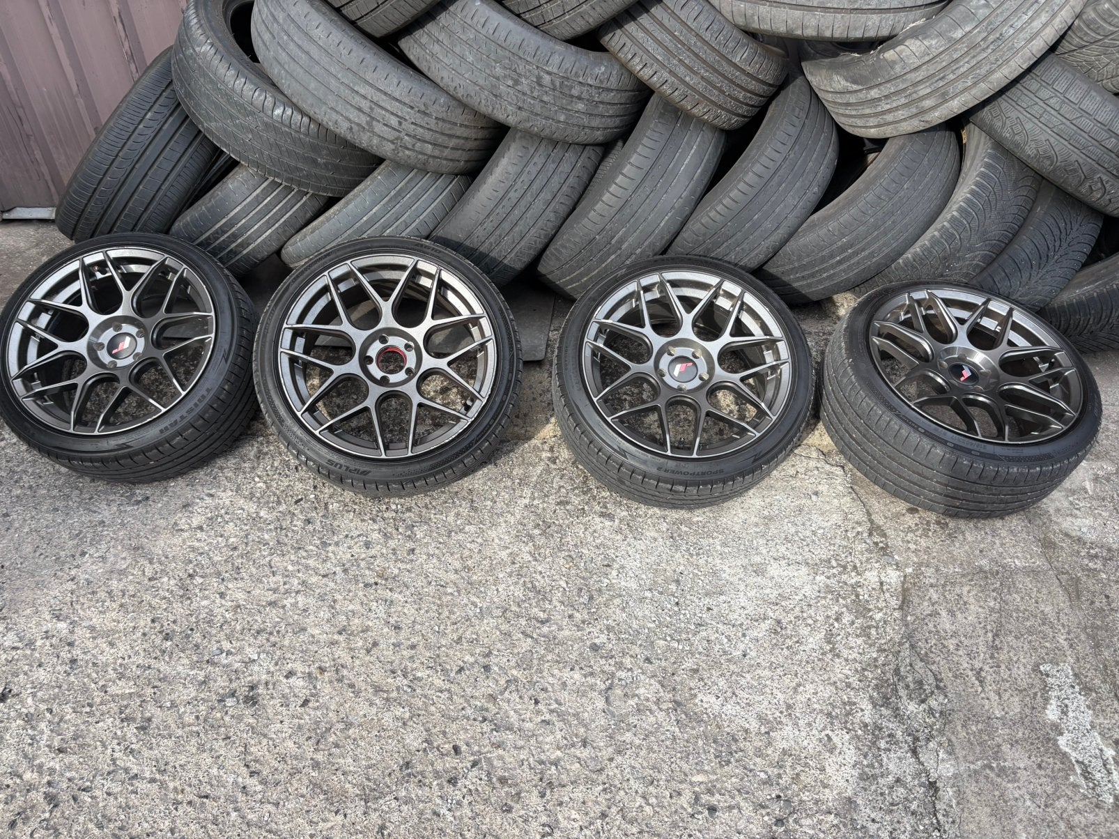 4 jantes Japan Racing JR Wheels 17” + pneus 215/40 ZR17, Enlèvement
