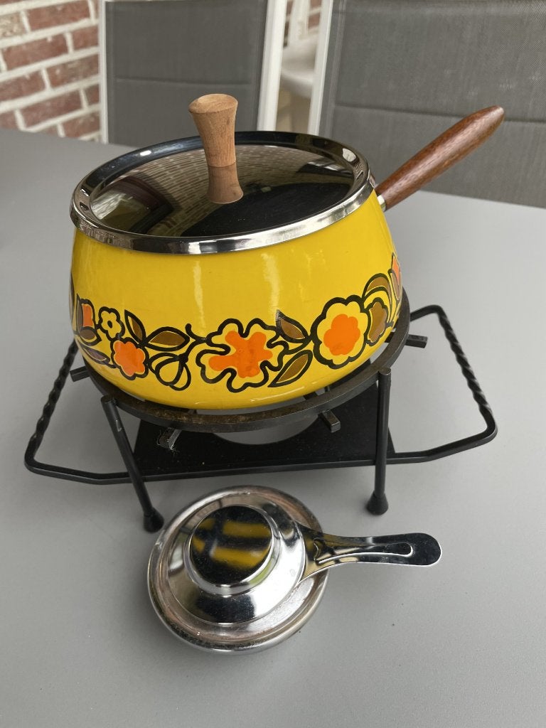 retro fonduestel in email + 6 fondueborden + 6 vorkjes, Ophalen, Vintage