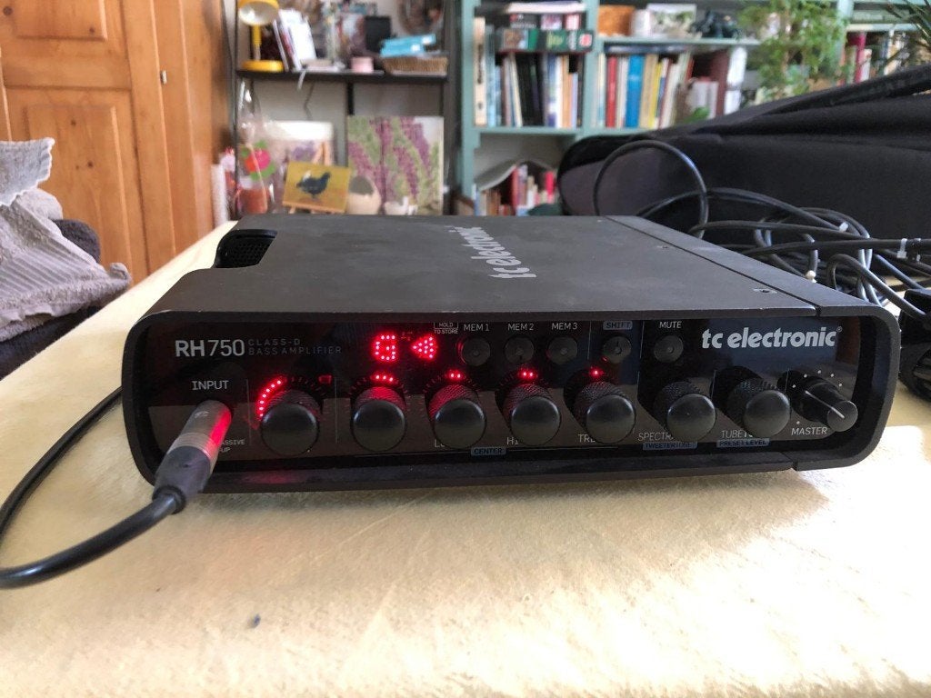 TC Electronic RH750 Klasse D Lichte basversterker 1200W (NL), Musique & Instruments, Amplis | Basse & Guitare, Enlèvement, Utilisé
