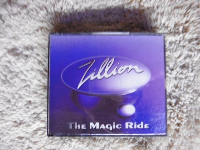 Zillion - Magic Ride (Limited Edition) 2 cd's + 1 cd Rom, CD & DVD, CD | Dance & House, Comme neuf, Techno, Coffret, Enlèvement ou Envoi