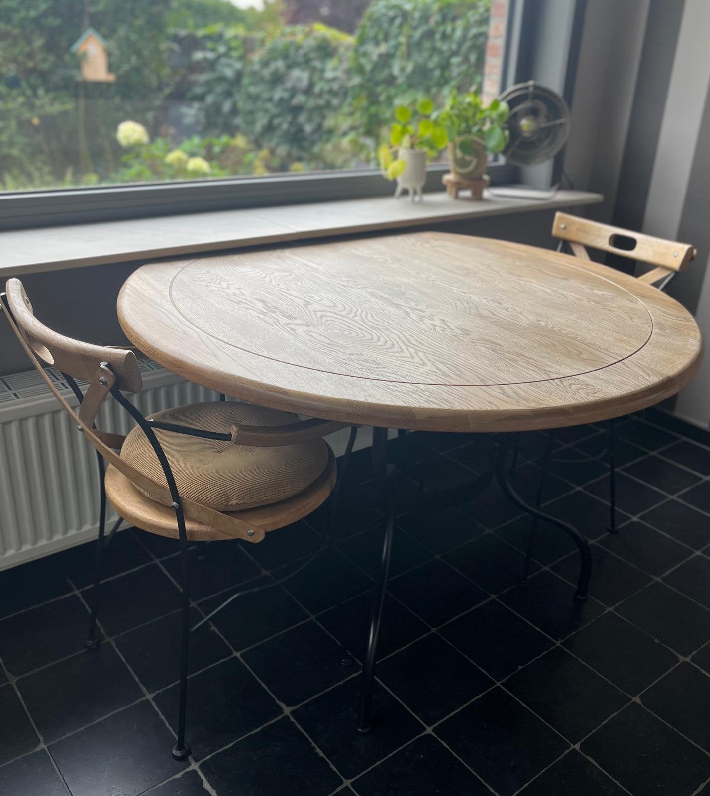 Ronde eettafel met 4 bijpassende stoelen, Ophalen, Gebruikt