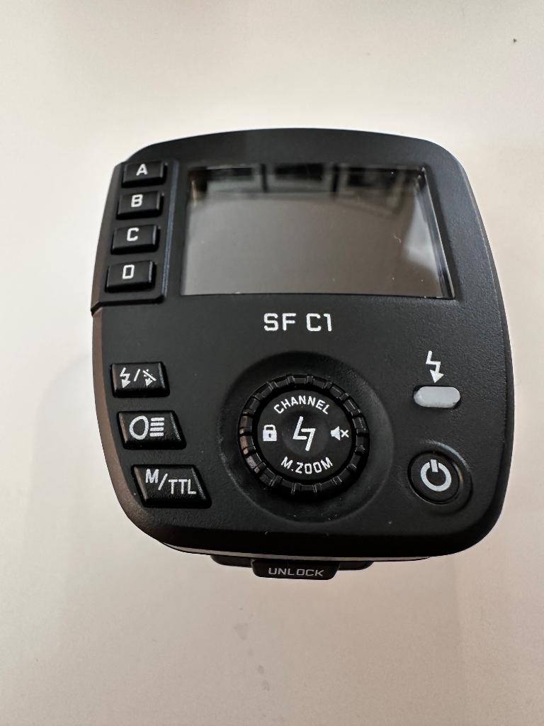 Leica flitsers en remote control SF60-SF40-SF C1, TV, Hi-fi & Vidéo, Photo | Flash, Comme neuf, Autres marques, Inclinable, Enlèvement