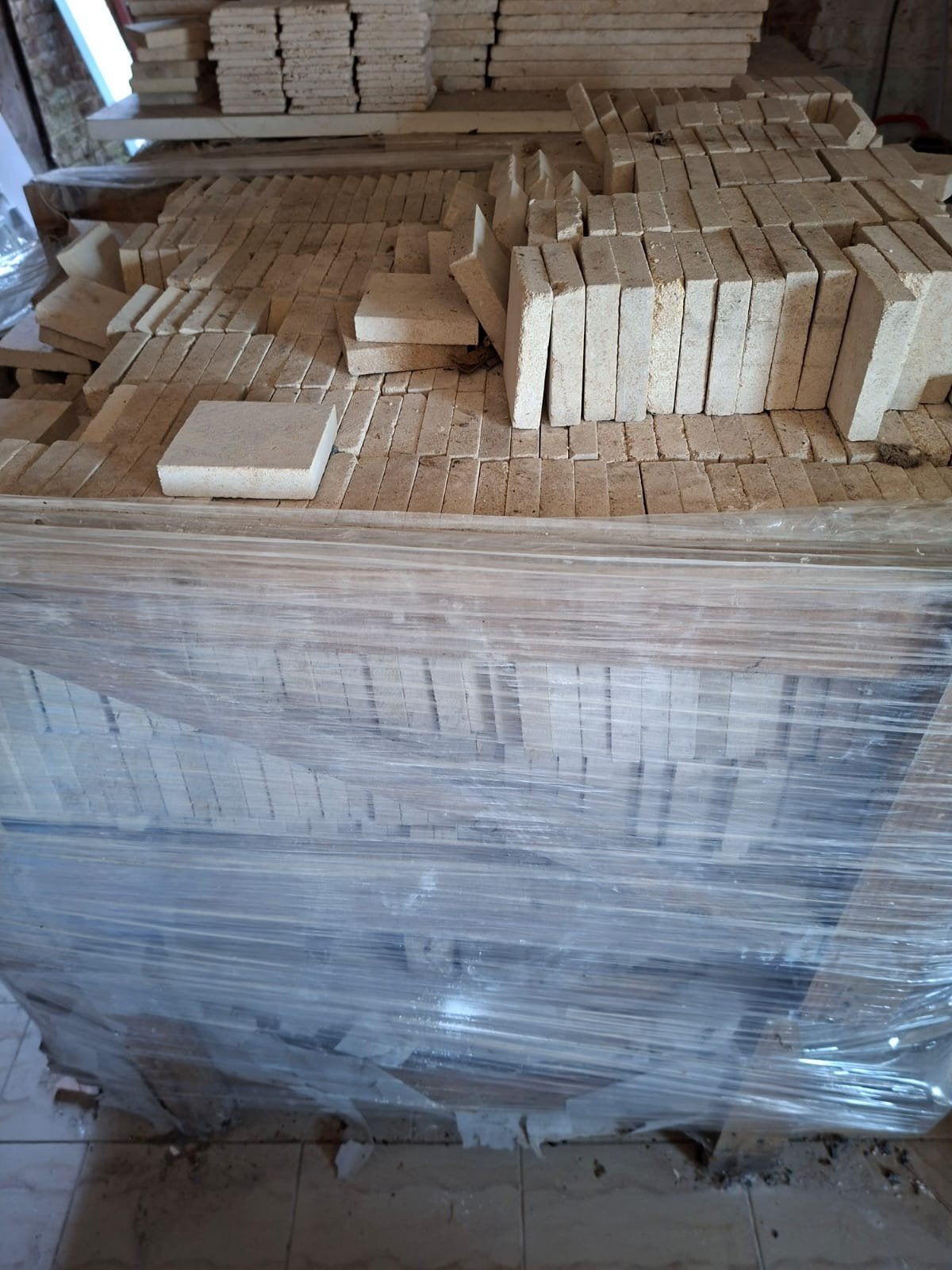 Natuursteentegels 10 x 10 x 2 cm (travertin) – ca. 25 m², Ophalen