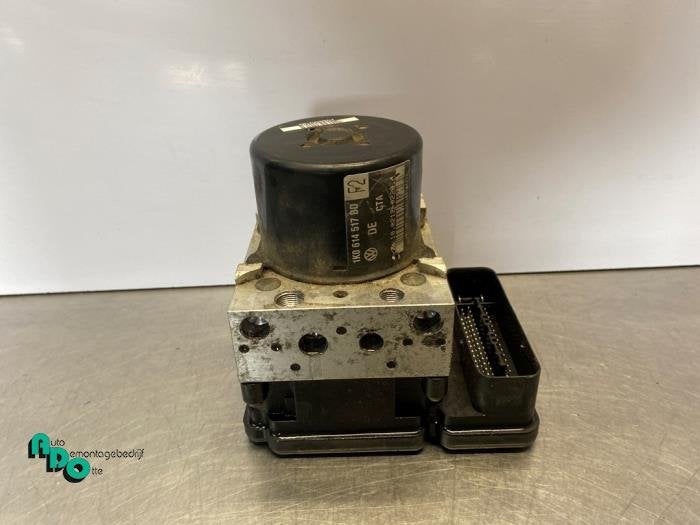 Pompe ABS d'un Volkswagen Scirocco (Scirocco 09-), Volkswagen, -, 3 mois de garantie, Utilisé