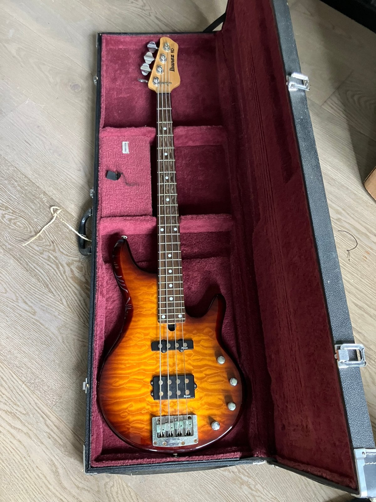 Basse Ibanez RD Roadgear, Enlèvement, Utilisé