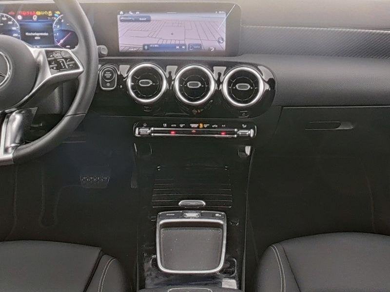 Mercedes-Benz A-Klasse 180 Hatchback Luxury Line | Panoramis, Auto's, https://public.car-pass.be/vhr/9b1fd681-4f94-49ba-bb10-ee41c0166071