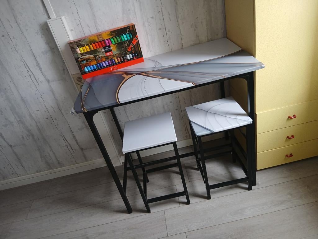 Tafel met 4 barkrukken, Ophalen