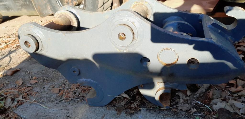 Attache rapide minipelle, Enlèvement