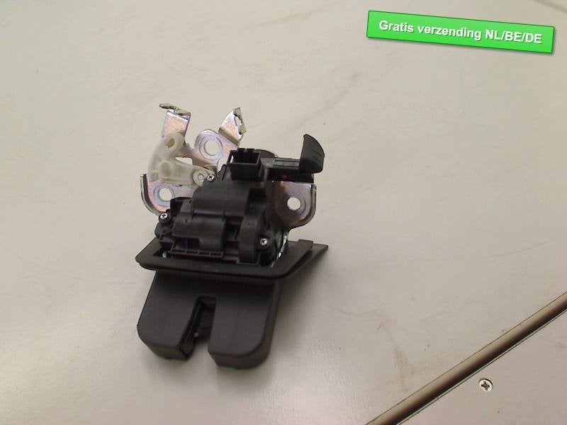 SERRURE COFFRE Audi A4 Avant (B8) (8R0827505), Autos : Pièces & Accessoires, Carrosserie & Tôlerie, Haillon arrière, Audi, Utilisé