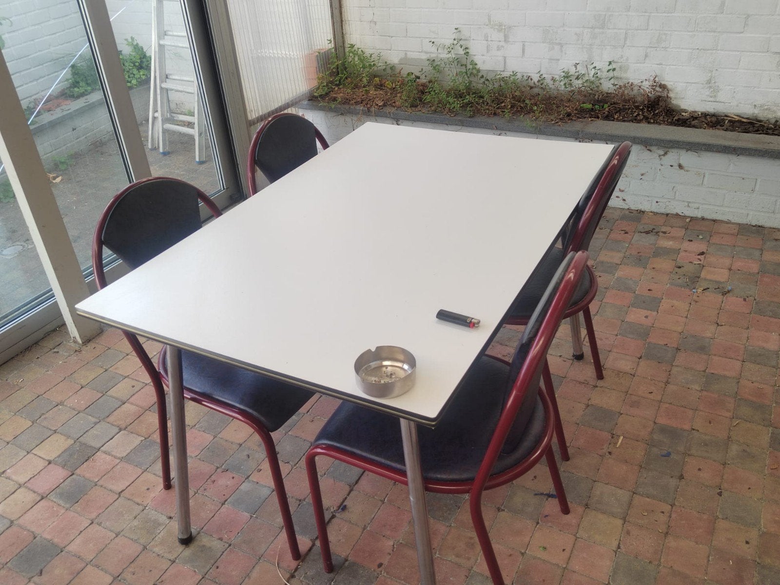TABLE DE PATIO AVEC 4 CHAISES, Enlèvement