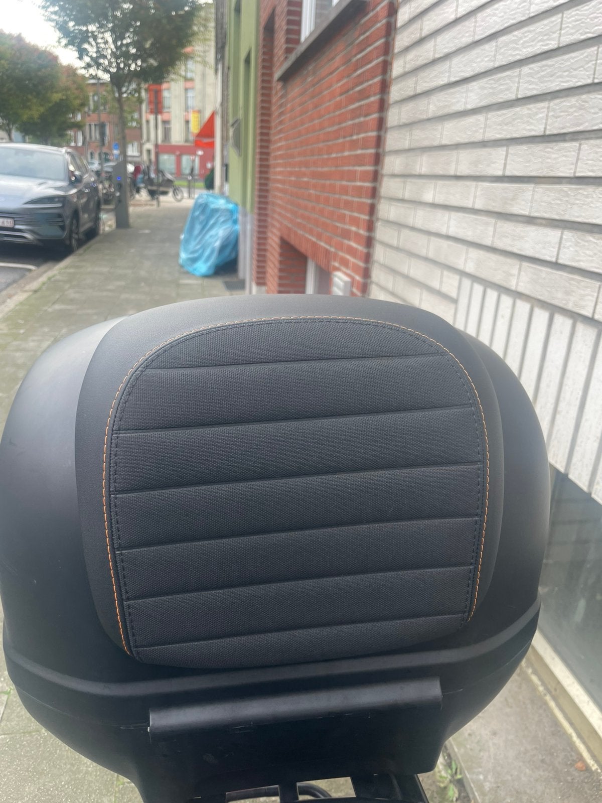 Vespa gts 2023 topkoffer, Ophalen, Gebruikt