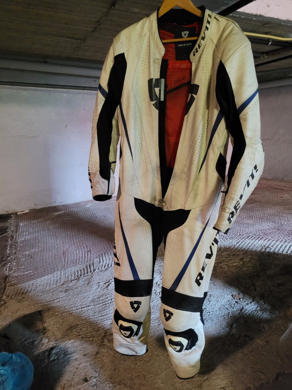 Wit leren motopak Revit 1 geheel maat 52 (nieuwprijs 700€ ), Motoren, Ophalen