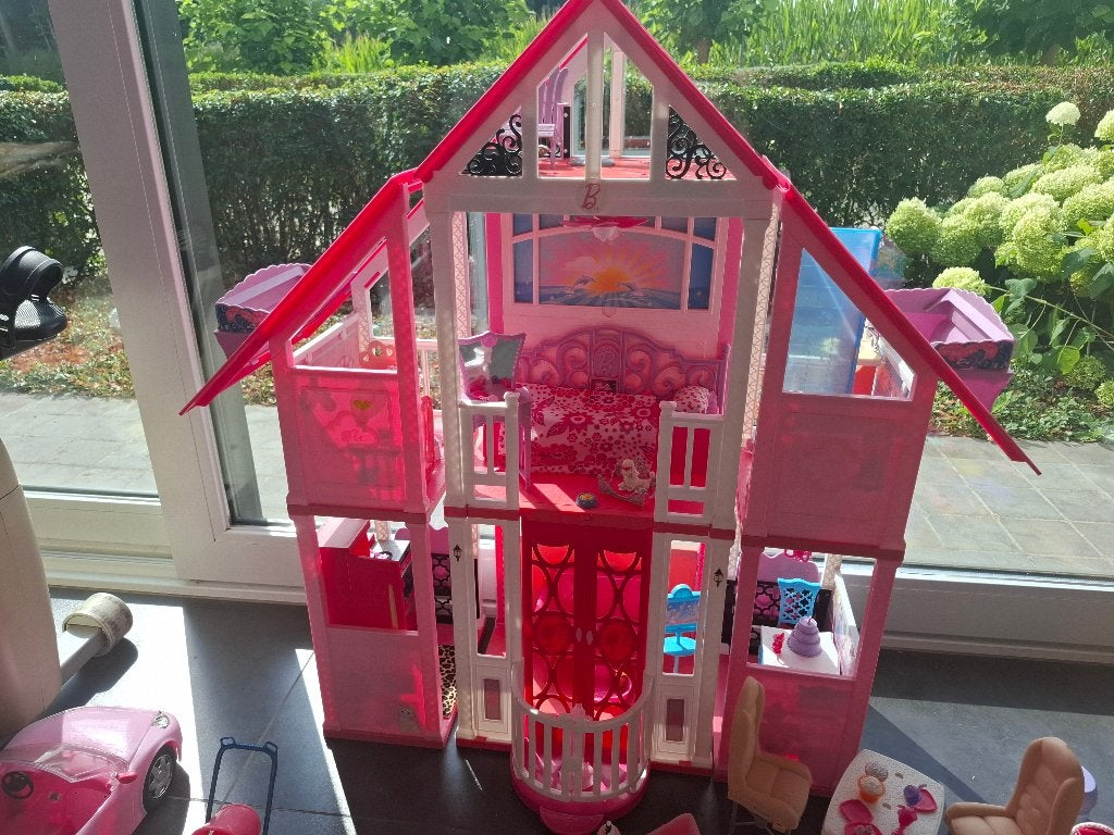 Barbie huis met toebehoren en volledig meubilair, Ophalen, Gebruikt, Poppenhuis