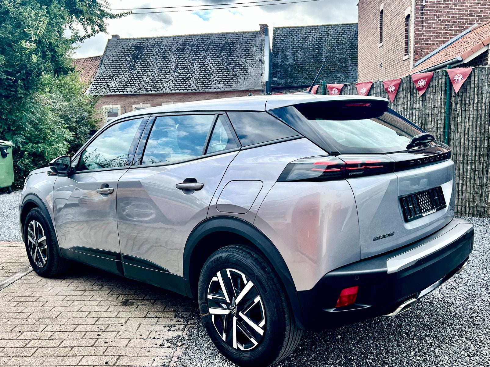 Peugeot 2008 / 1.2 / fabrieksgarantie, Automaat, Euro 6, Bedrijf, Te koop