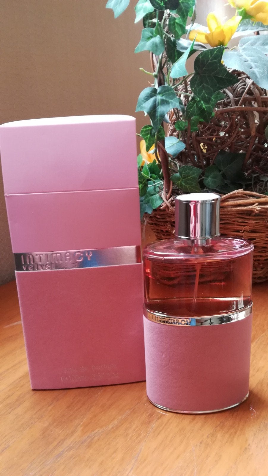 Eau de parfum Intimité Velvet 100 ml, Bijoux, Sacs & Beauté, Enlèvement, Neuf