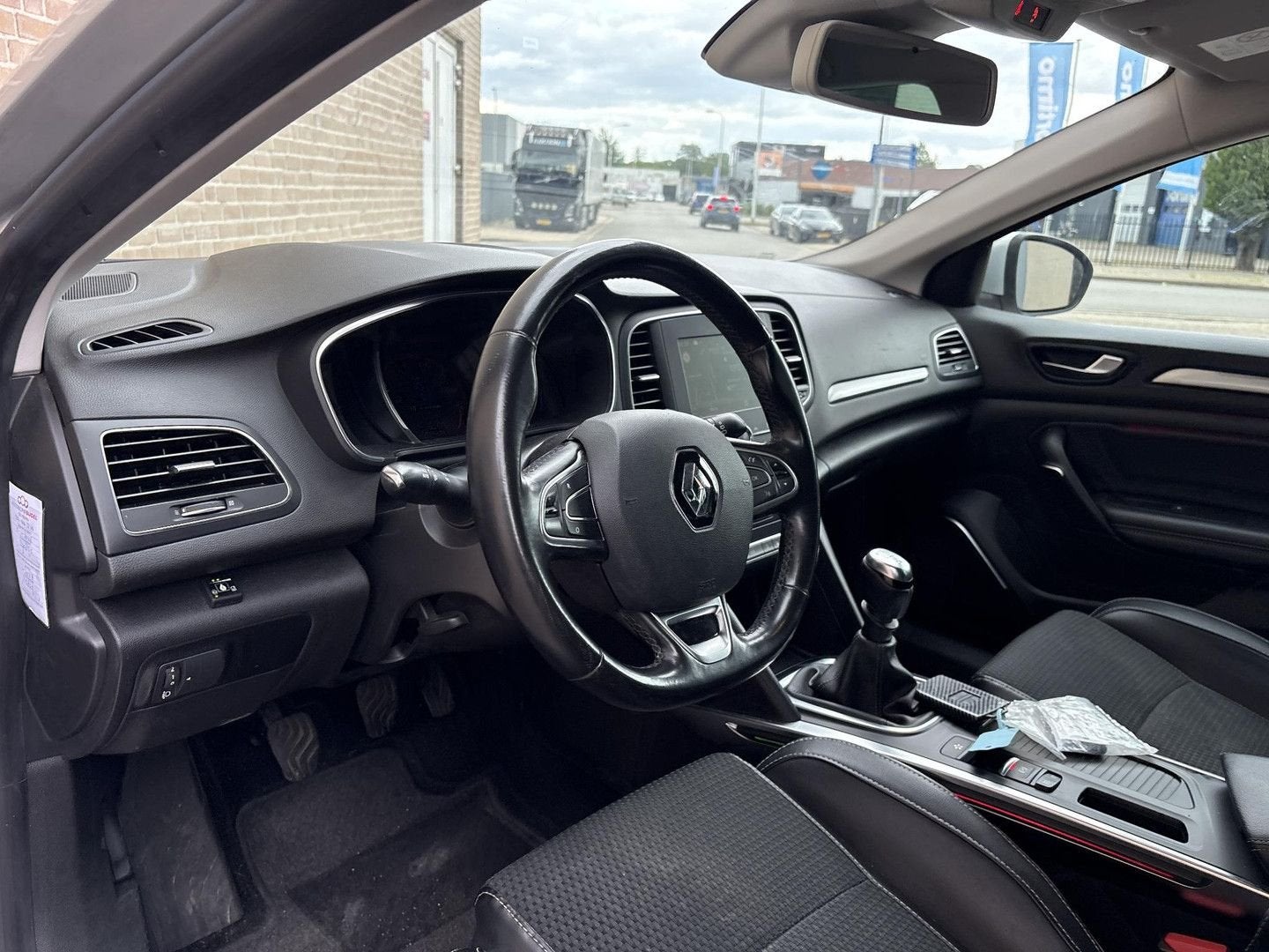 Renault Megane Estate 1.3 TCe Bose | € 4.950,- NETTO! | Came, Auto's, Renault, Parkeersensor, Bedrijf, 117 g/km, Zilver of Grijs