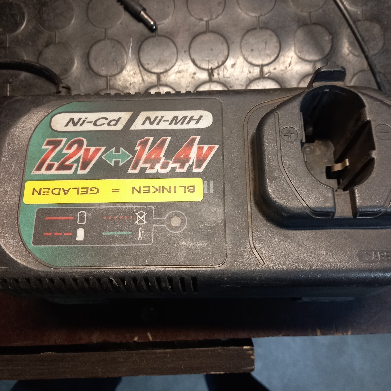 Hitachi 7,2 tot 14,4 volt lader, Ophalen
