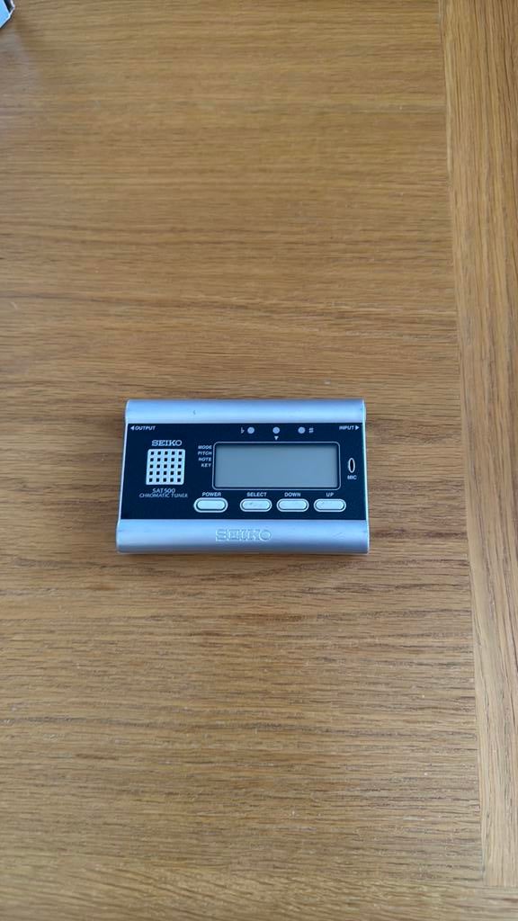 Seiko SAT500 Chromatic Tuner - Gitaar en bas - TBE, Muziek en Instrumenten, Ophalen of Verzenden, Zo goed als nieuw, Overige instrumenten
