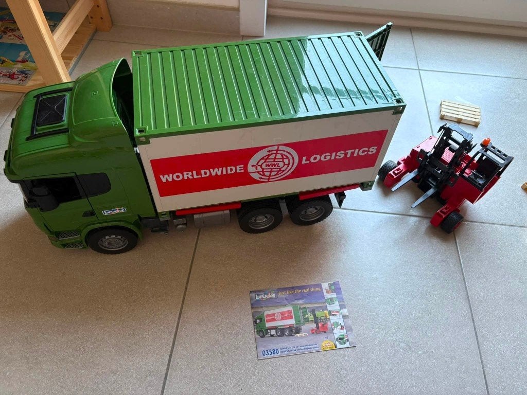 Bruder - Ensemble camion de transport + palettes & casiers, Enfants & Bébés, Enlèvement, Utilisé