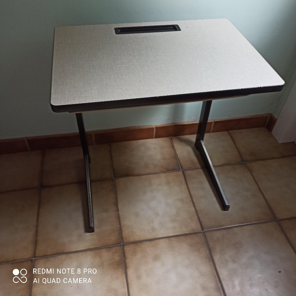 bureau kindje 1 persoon, Kinderen en Baby's, Ophalen, Zo goed als nieuw, Overige typen