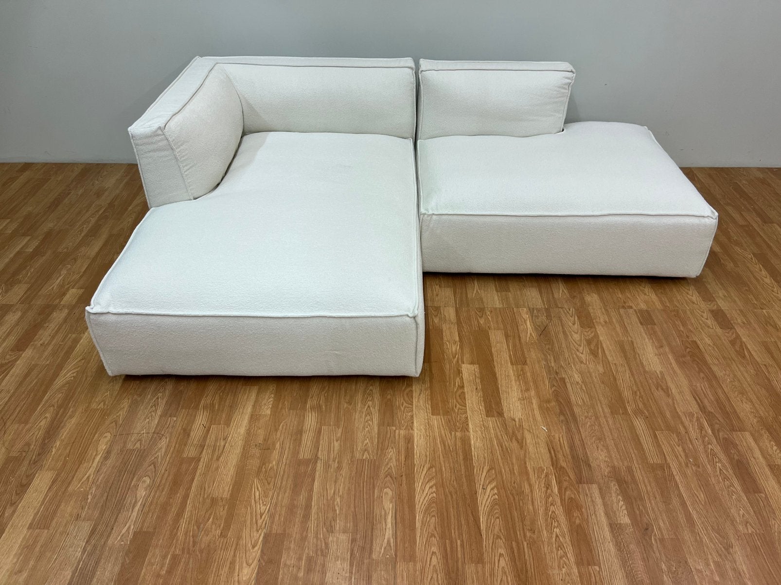 NV Gallery Witte bouclé Zetel (Modulair) - NIEUWE Overstock, Nieuw, Ophalen of Verzenden, Stof, SofaCycle