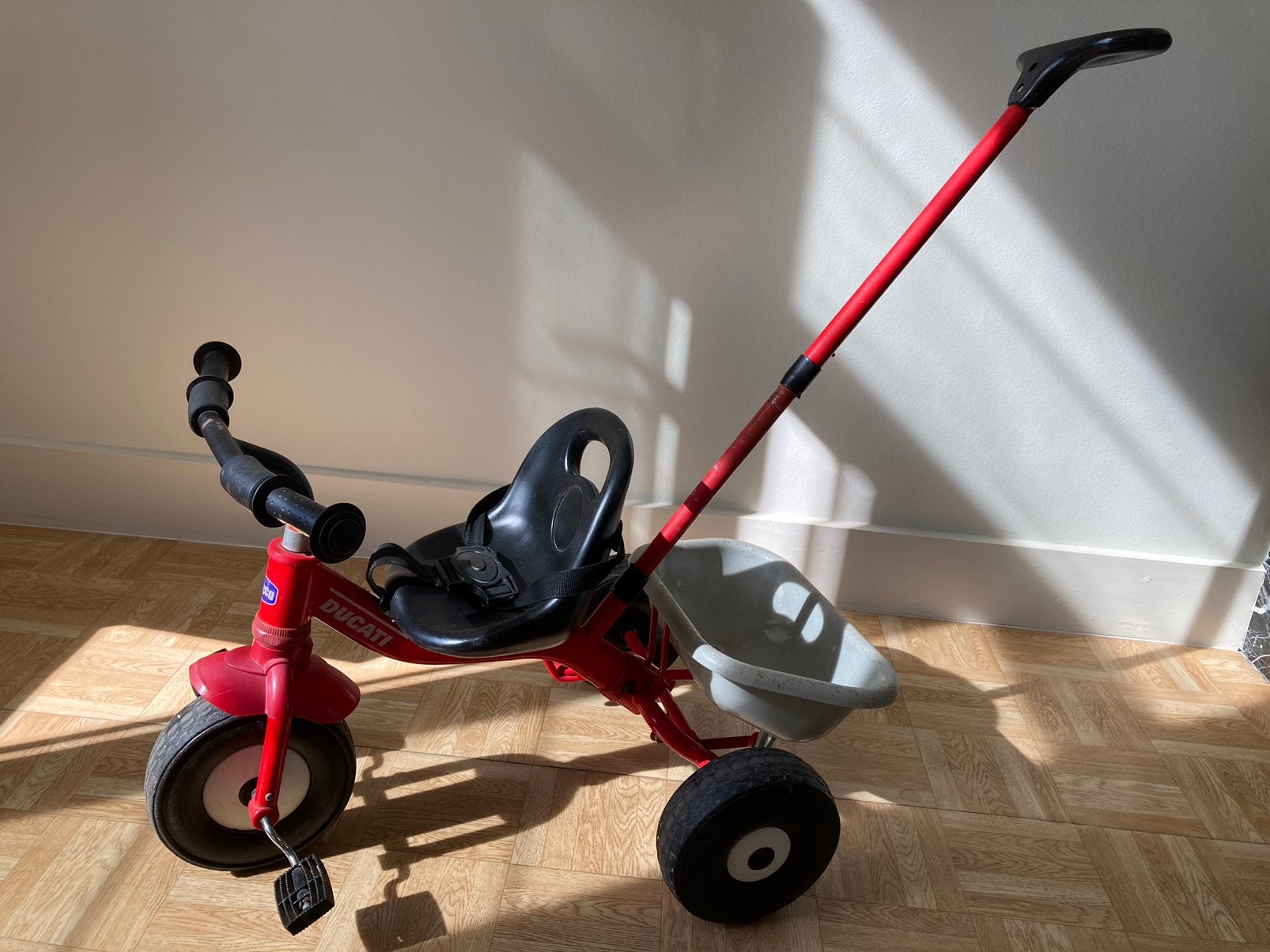 Tricycle avec poussoir, Enlèvement, Utilisé, Tige de poussée