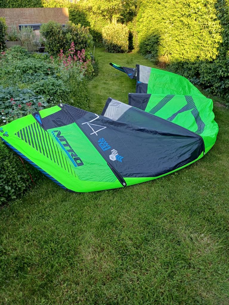 Switch Nitro 14m2 kite, Watersport en Boten, Wingsurfen, Ophalen