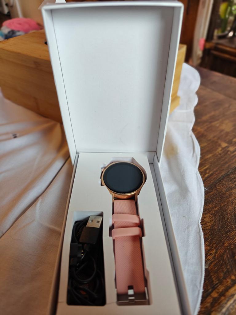 Bij deze verkoop ik mijn dames roze smartwatch horloge, Handtassen en Accessoires, Horloges | Dames, Ophalen, Overige materialen