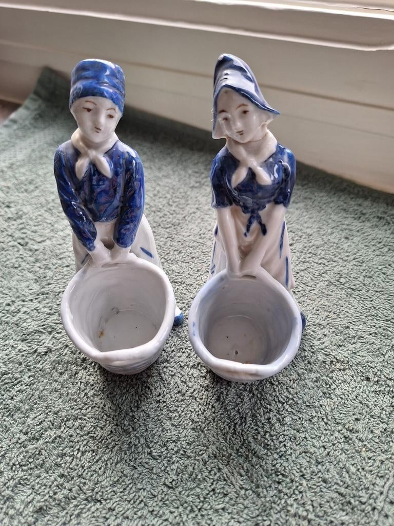 Beeldjes van een boer en boerin in porcelain, Antiek en Kunst, Ophalen of Verzenden