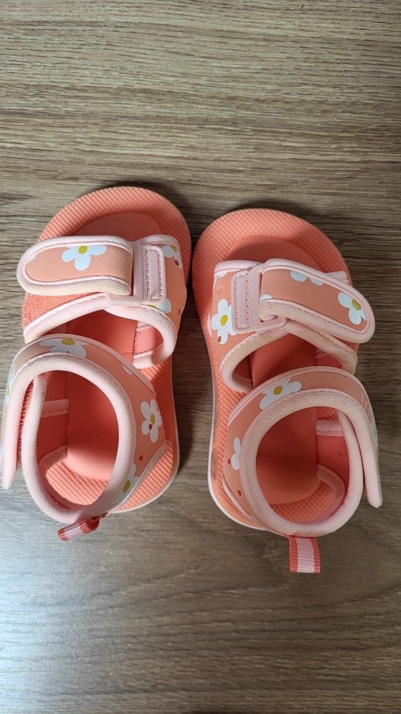 Watersandalen maat 22-23, Kinderen en Baby's, Kinderkleding | Schoenen en Sokken, Ophalen, Meisje, Schoenen, Zo goed als nieuw