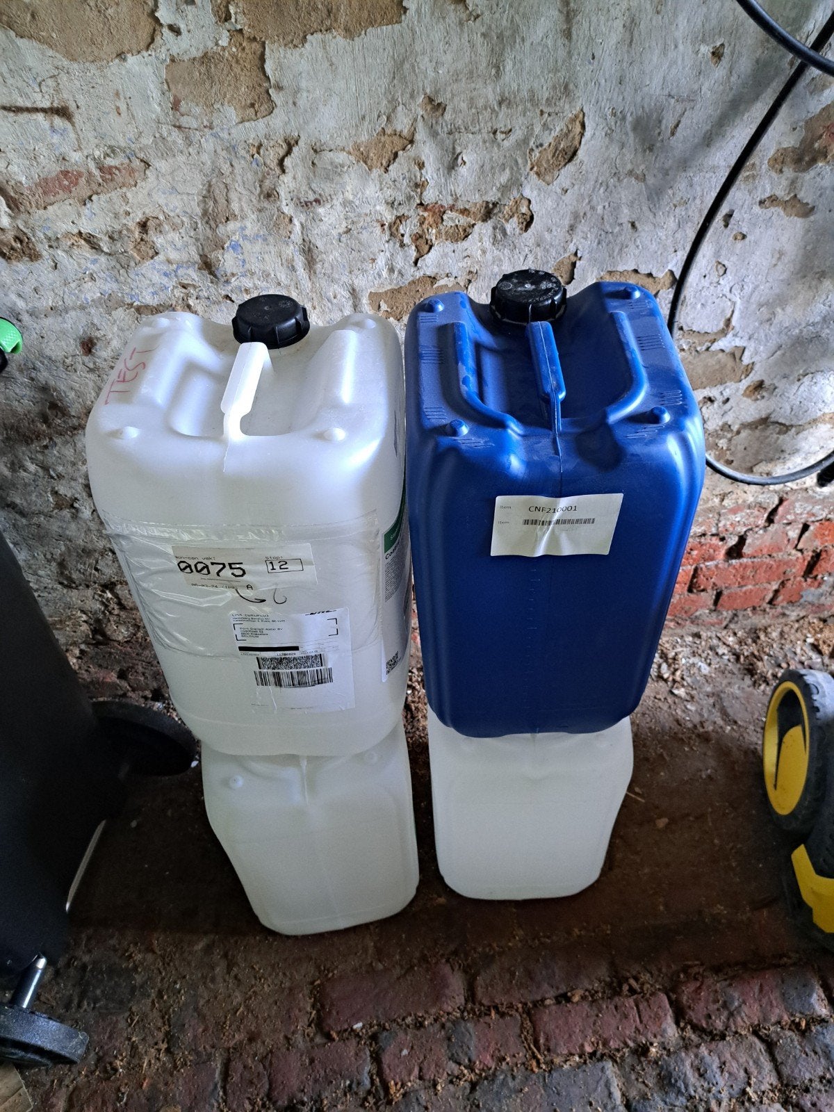 2 propere bidons van 25 l, Ophalen